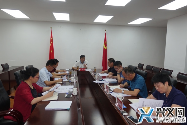 图为市委书记许风伦主持召开市委机构编制委员会第一次会议。.jpg