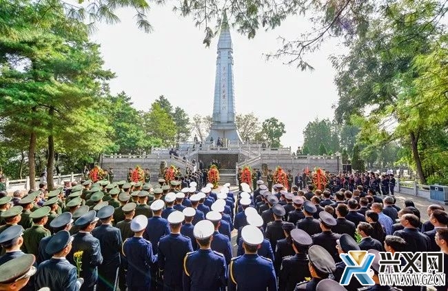 黔西南州2019年烈士纪念日向人民英雄敬献花篮.jpg