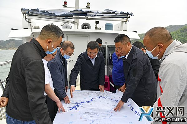 顾先林到万峰湖巡河并检查水上交通安全、景区安全和疫情防控工作(图2)