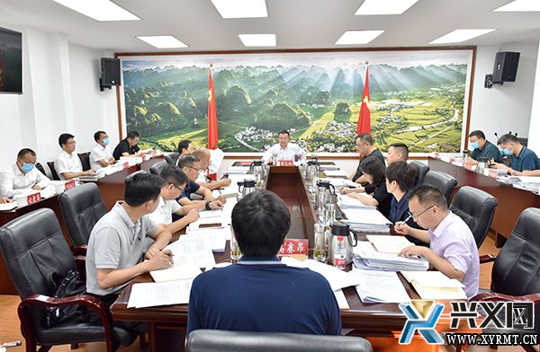 兴义市委常委会、义龙新区党工委召开会议 学习贯彻习近平总书记近期重要讲话和重要贺信回信精神(图2)