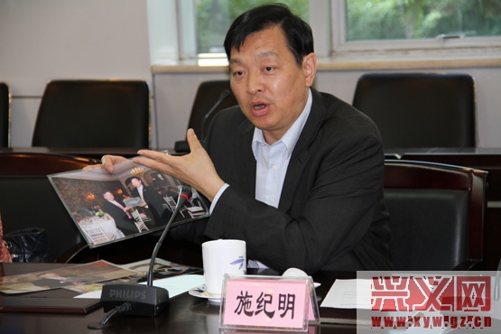 施纪明介绍化石来由 (1).jpg