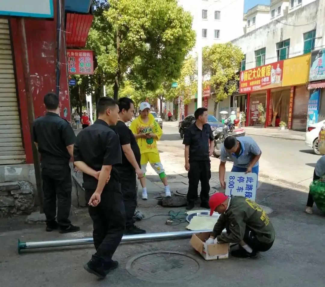 【“三创”工作】黄草街道办开展背街小巷施划停车位及规范机动车停放工作