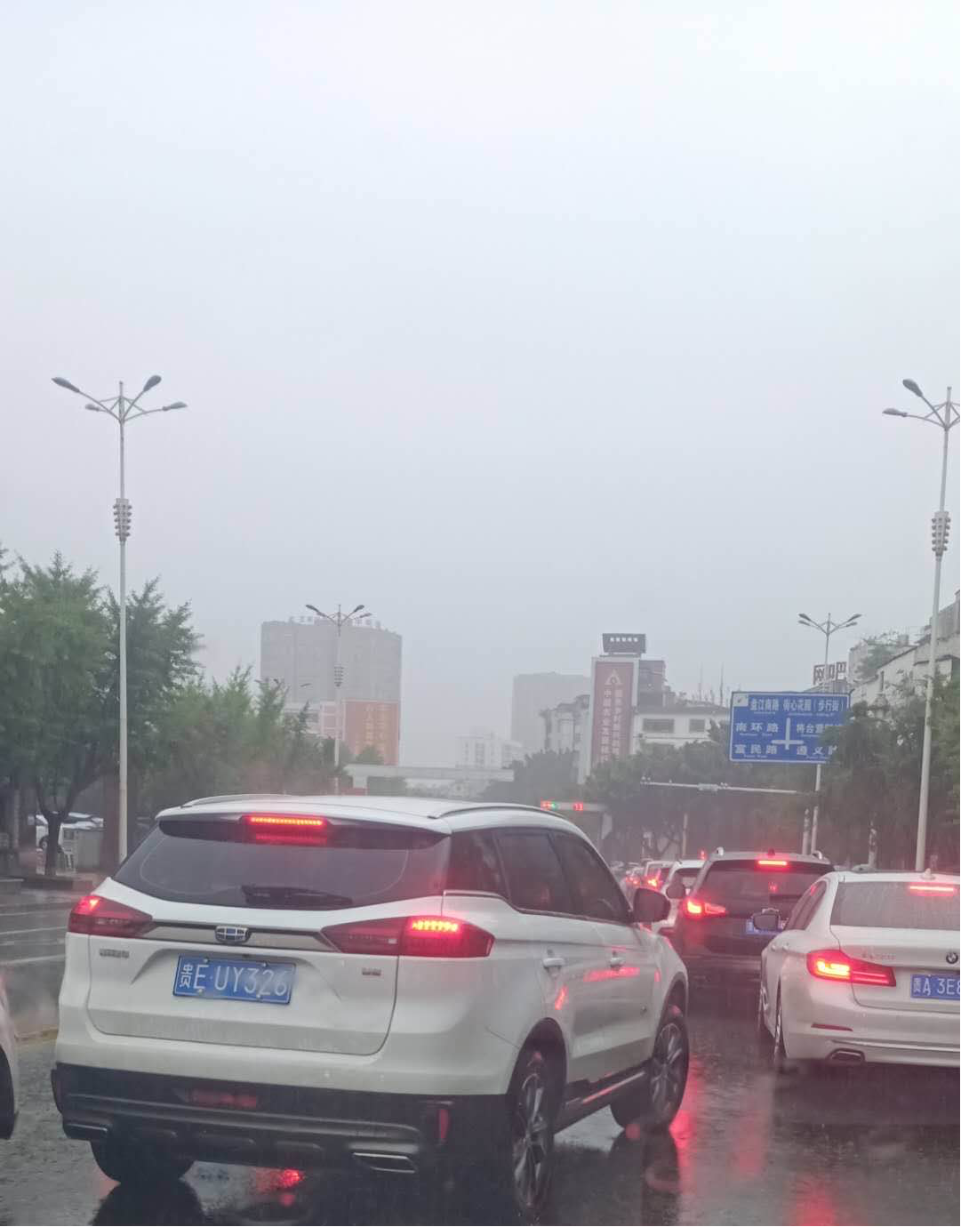 曝光台│乱停乱放、强行加塞……兴义这些不文明行为被曝光