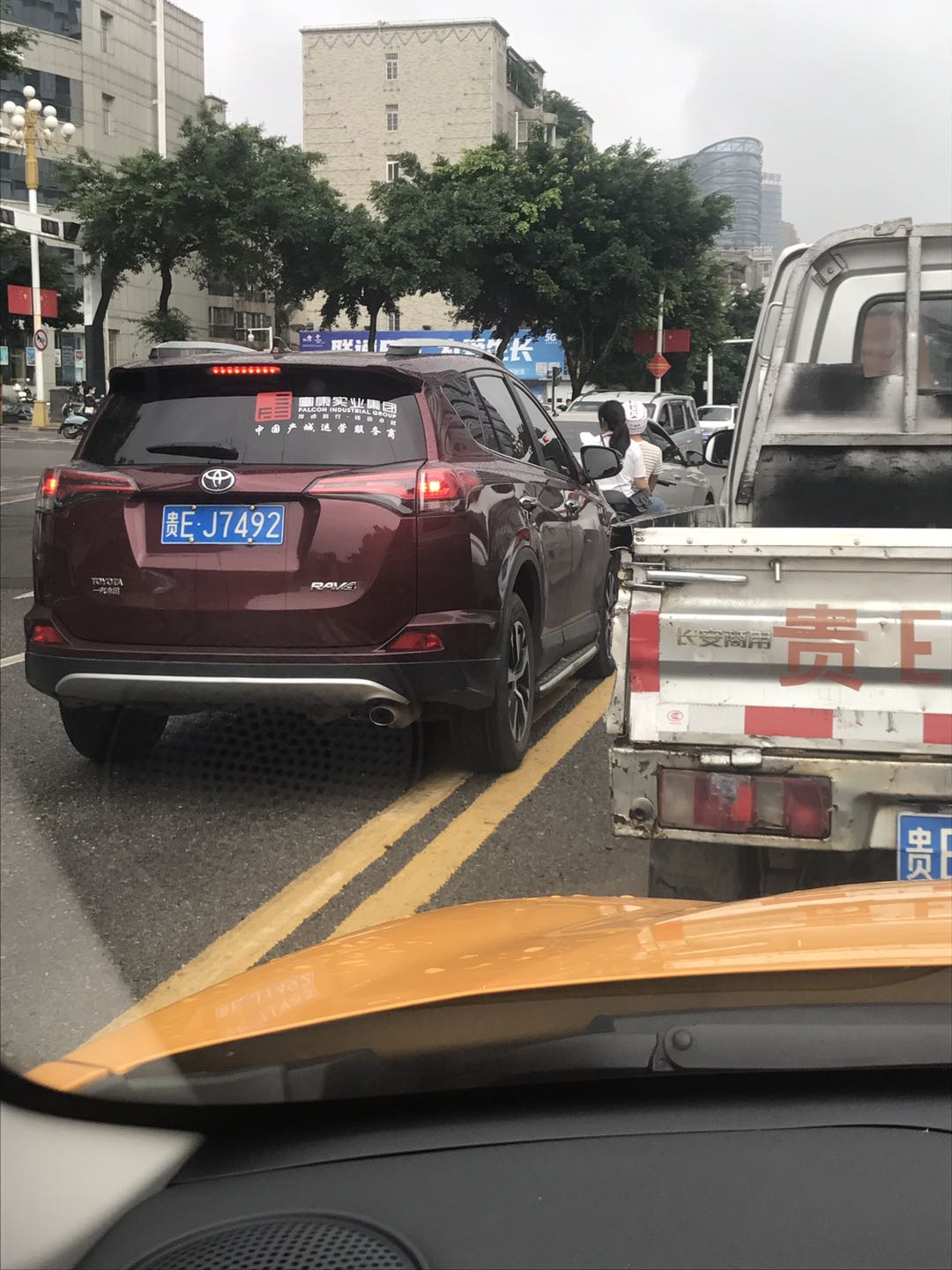 曝光台│乱停乱放、强行加塞……兴义这些不文明行为被曝光