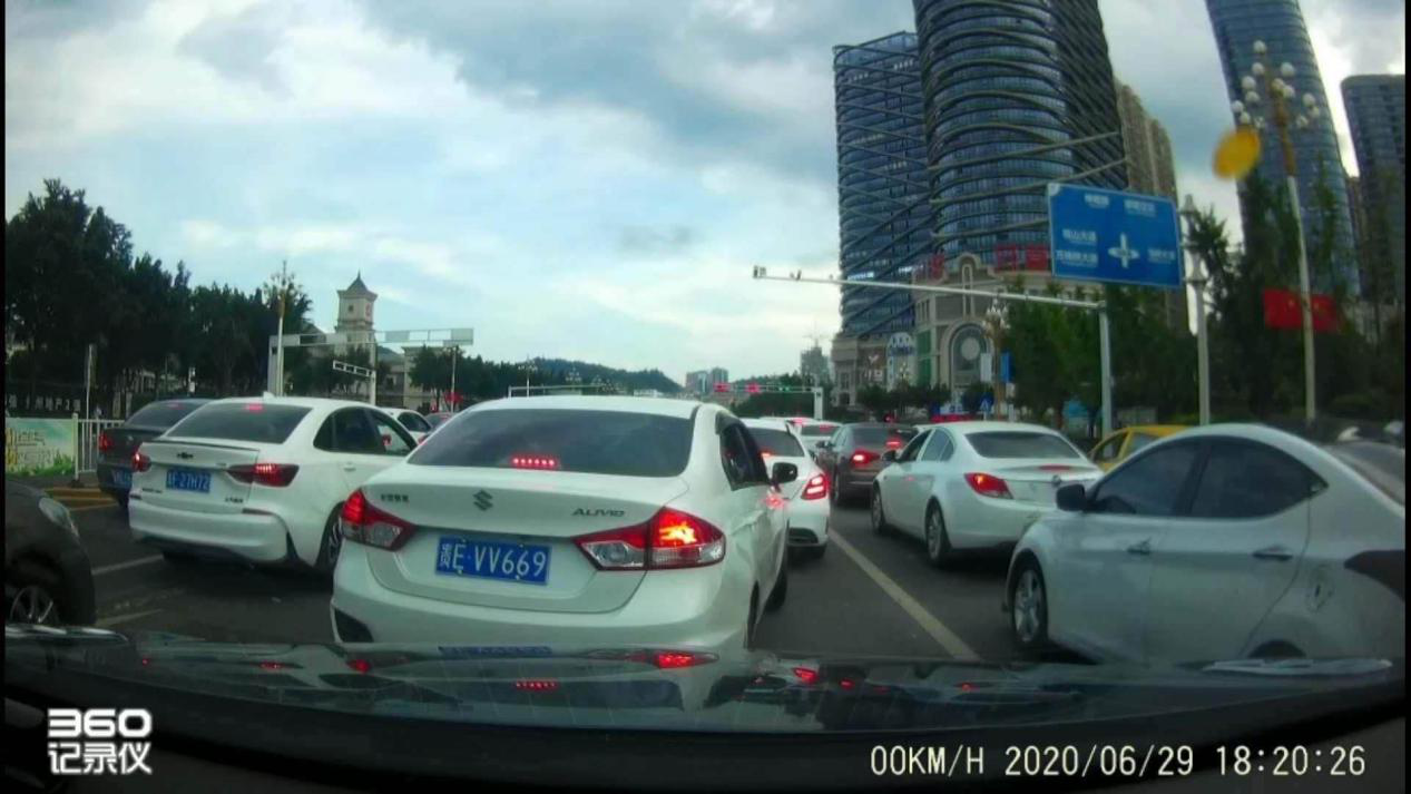 曝光台│乱停乱放、强行加塞……兴义这些不文明行为被曝光