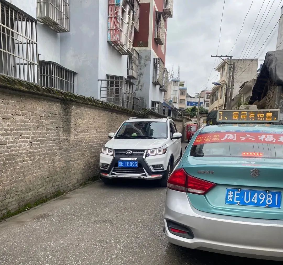 【不文明曝光台】第10期：车辆随意违停、任性加塞，公共场所不文明行为？曝光！！