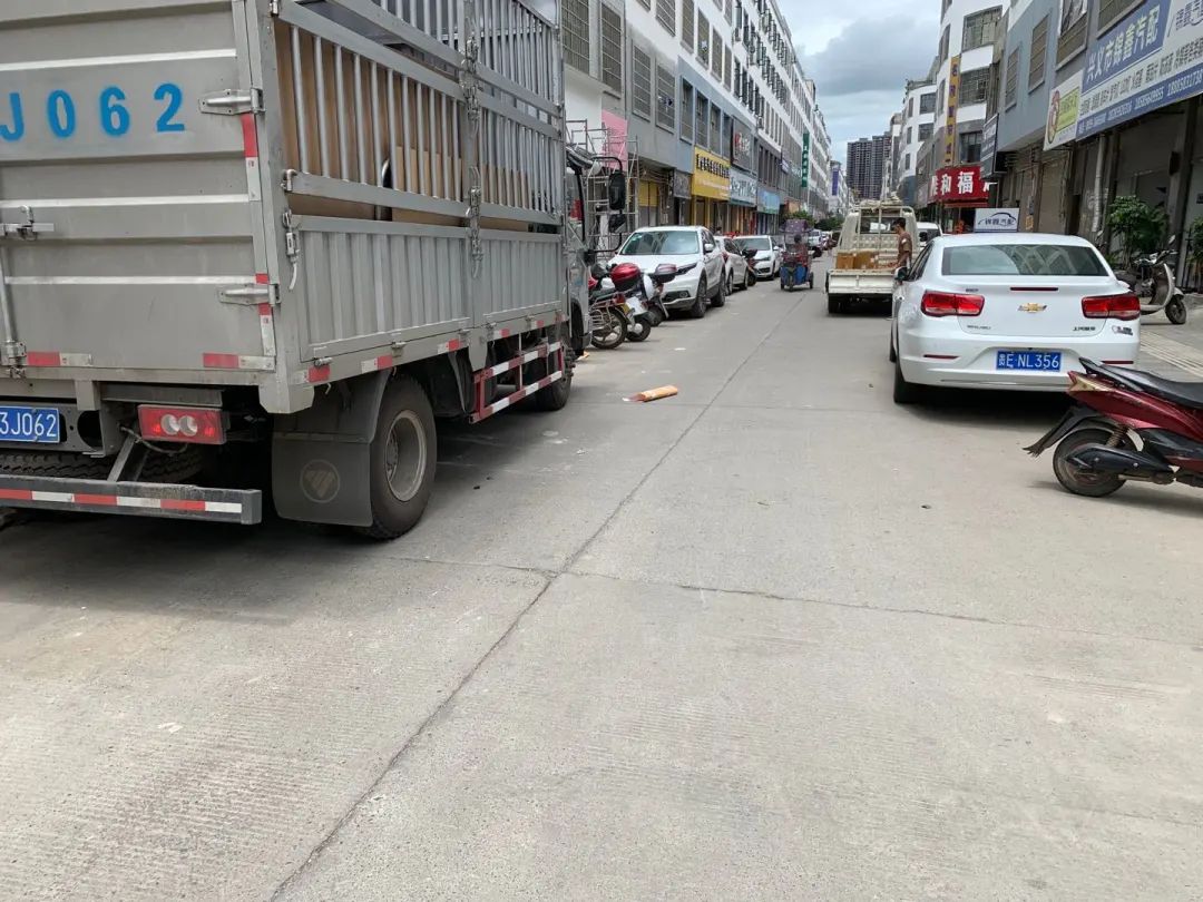 【不文明曝光台】第10期：车辆随意违停、任性加塞，公共场所不文明行为？曝光！！