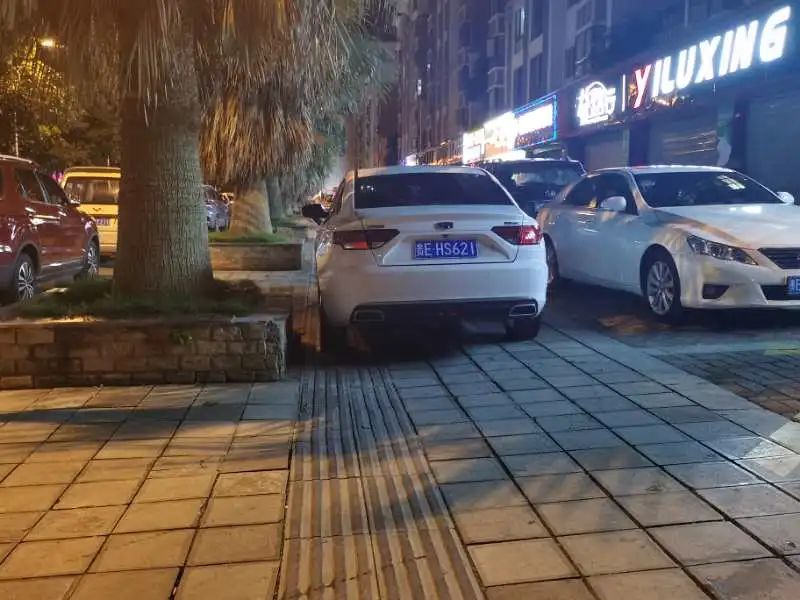 【不文明曝光台】第10期：车辆随意违停、任性加塞，公共场所不文明行为？曝光！！