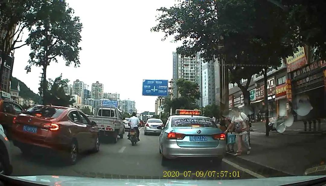 【不文明曝光台】第10期：车辆随意违停、任性加塞，公共场所不文明行为？曝光！！