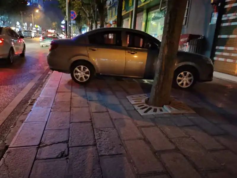 【不文明曝光台】第10期：车辆随意违停、任性加塞，公共场所不文明行为？曝光！！