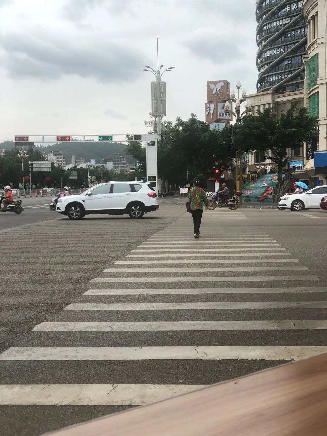 【不文明曝光台】第10期：车辆随意违停、任性加塞，公共场所不文明行为？曝光！！