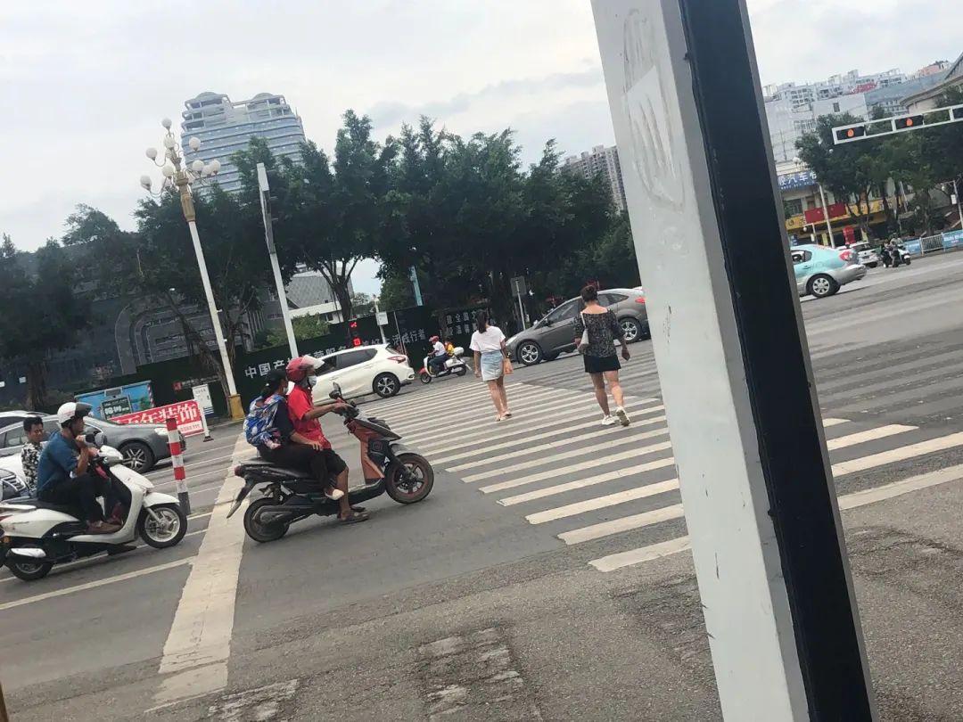 【不文明曝光台】第10期：车辆随意违停、任性加塞，公共场所不文明行为？曝光！！