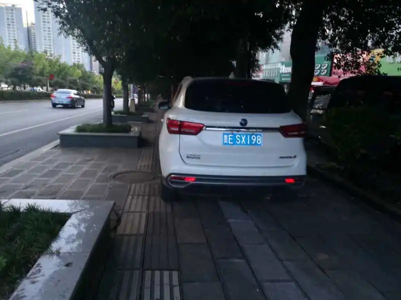 【不文明曝光台】第10期：车辆随意违停、任性加塞，公共场所不文明行为？曝光！！