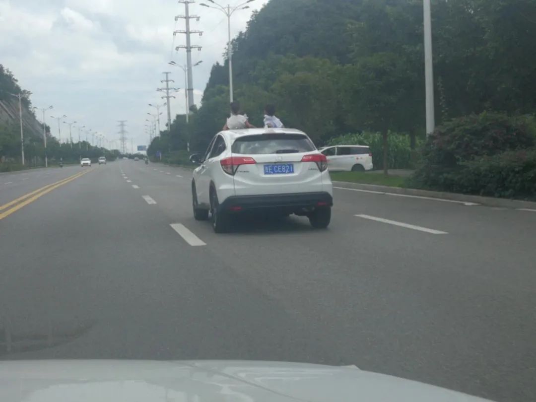 【不文明曝光台】第10期：车辆随意违停、任性加塞，公共场所不文明行为？曝光！！