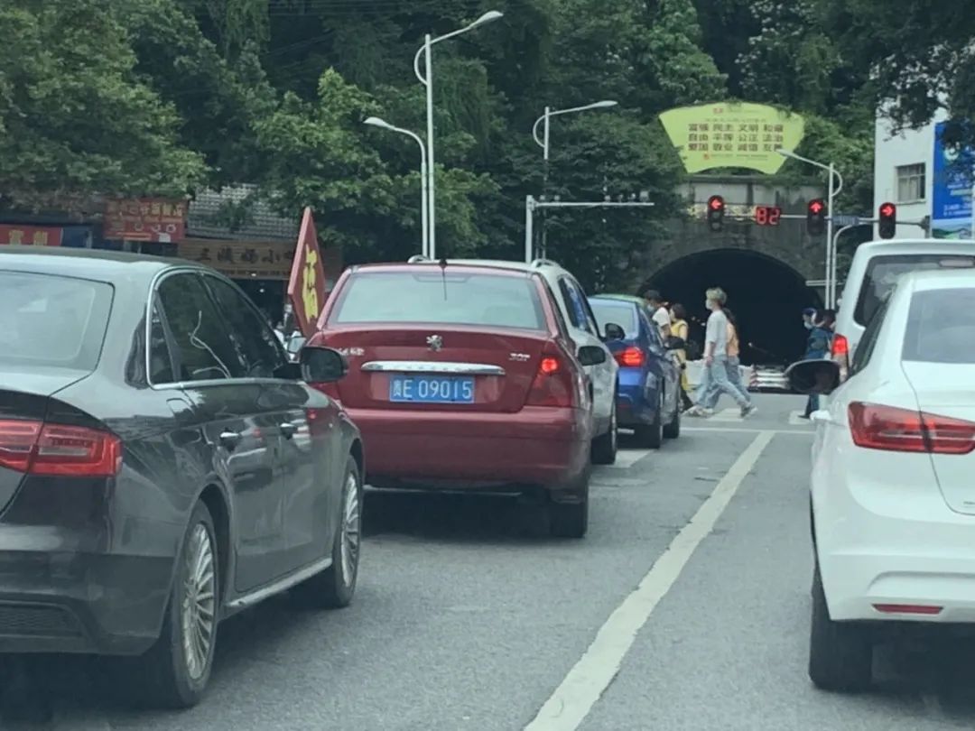 【不文明曝光台】第10期：车辆随意违停、任性加塞，公共场所不文明行为？曝光！！