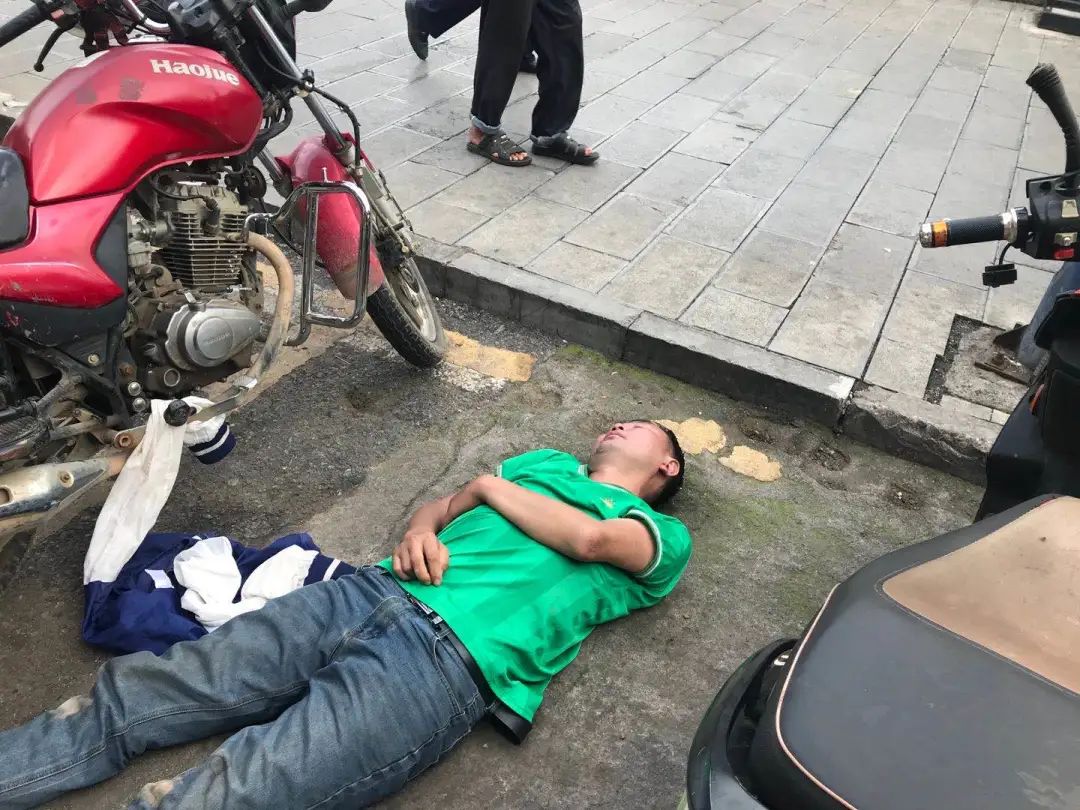 【不文明曝光台】第10期：车辆随意违停、任性加塞，公共场所不文明行为？曝光！！