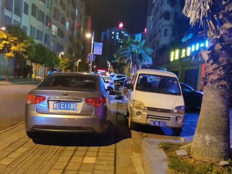 【不文明曝光台】第10期：车辆随意违停、任性加塞，公共场所不文明行为？曝光！！