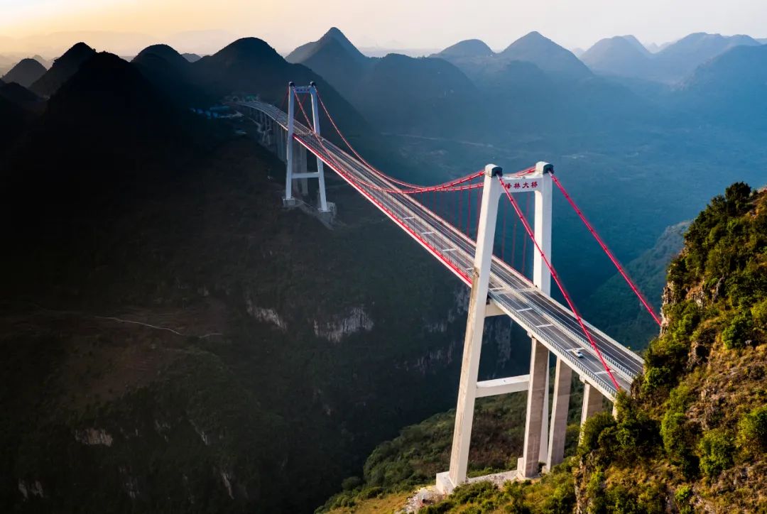 尽 大踏步向前 || 写在黔西南布依族苗族自治州成立40周年之际_兴义网