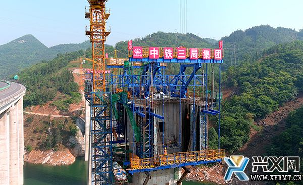 盘兴高铁：3000余名工人坚守岗位鏖战“五一”(图3)