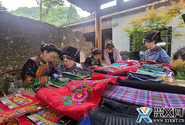 【辉煌四十年 奋进黔西南】兴义：打造山地旅游国际名片 铸造乡村振兴沧桑巨变(图4)