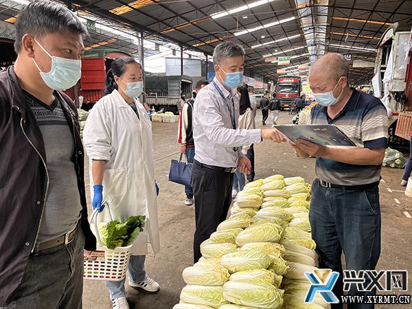 兴义市市场监督管理局保障蔬菜安全 筑牢疫情防线(图2)