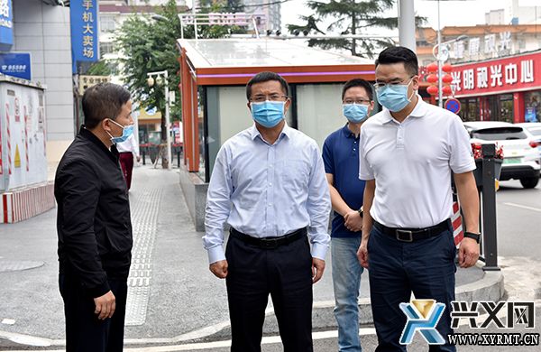 顾先林采取“四不两直”方式到相关街道暗访督导安全稳定反馈问题整改工作(图3)