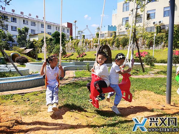 义龙新区两所州级示范幼儿园： “一校一特、一校一品” 打造高质量学前教育(图1)