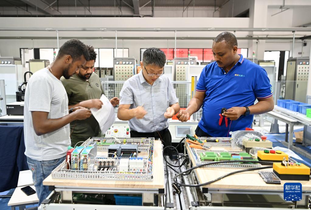 奋进新征程 建功新时代·非凡十年丨十年来中高职学校每年培养千万高素质技术技能人才——专家谈新时代中国职业教育跨越式发展(图4)