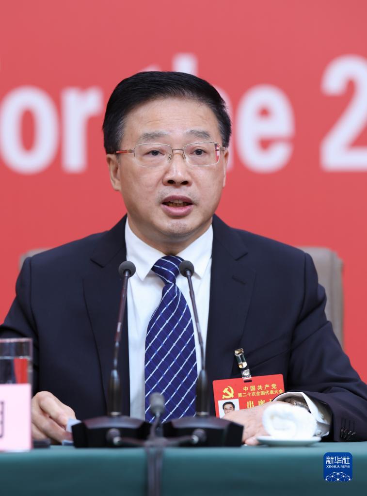 党的二十大新闻中心举行第三场记者招待会 介绍建设更高水平的法治中国有关情况(图6)