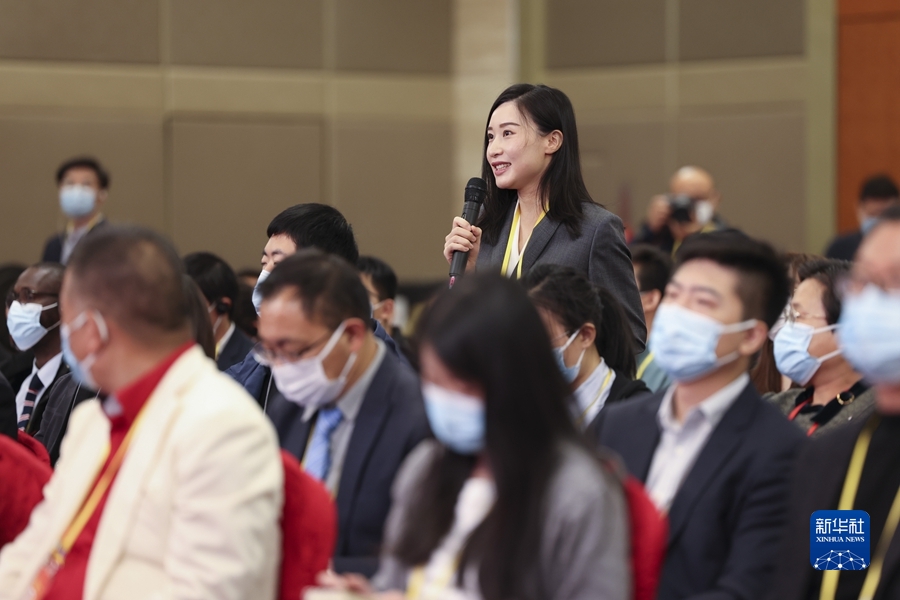 党的二十大新闻中心举行第三场记者招待会 介绍建设更高水平的法治中国有关情况(图13)