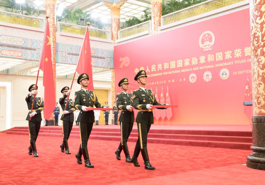 维护宪法权威的重要实践——走近中国特色功勋荣誉表彰制度体系(图1)