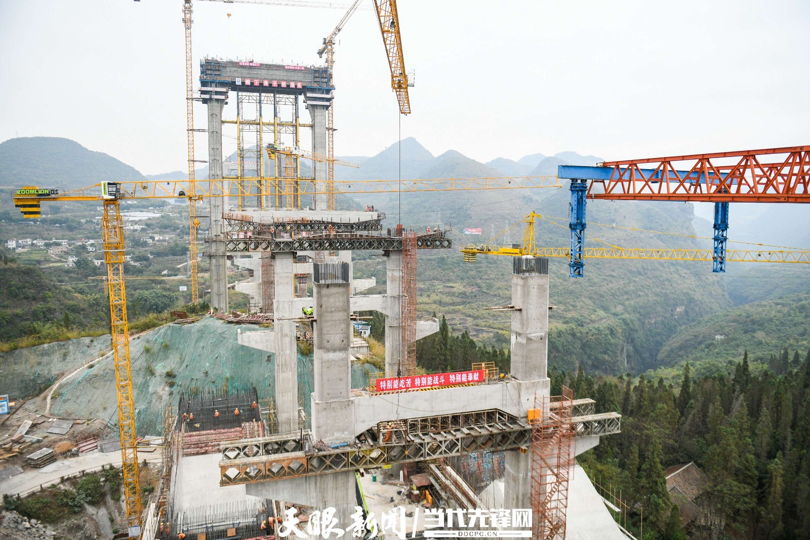 金州大桥兴义岸主塔封顶(图3)