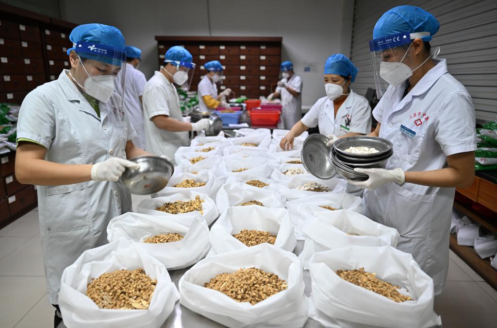 优化流程方便患者就医 更好发挥中医药优势——国务院联防联控机制新闻发布会回应热点问题(图3) 优化流程方便患者就医 更好发挥中医药优势——国务院联防联控机制新闻发布会回应热点问题(图3)