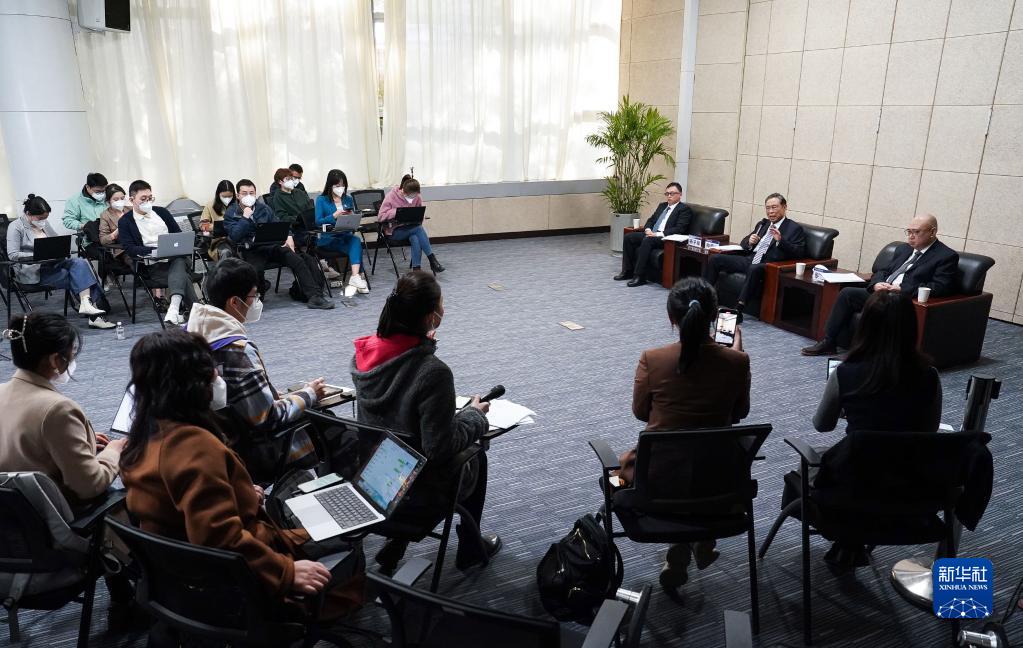 钟南山院士解答防疫新阶段百姓关切点:发热是否上医院?感染新冠怎么办?……(图2) 钟南山院士解答防疫新阶段百姓关切点:发热是否上医院?感染新冠怎么办?……(图2)