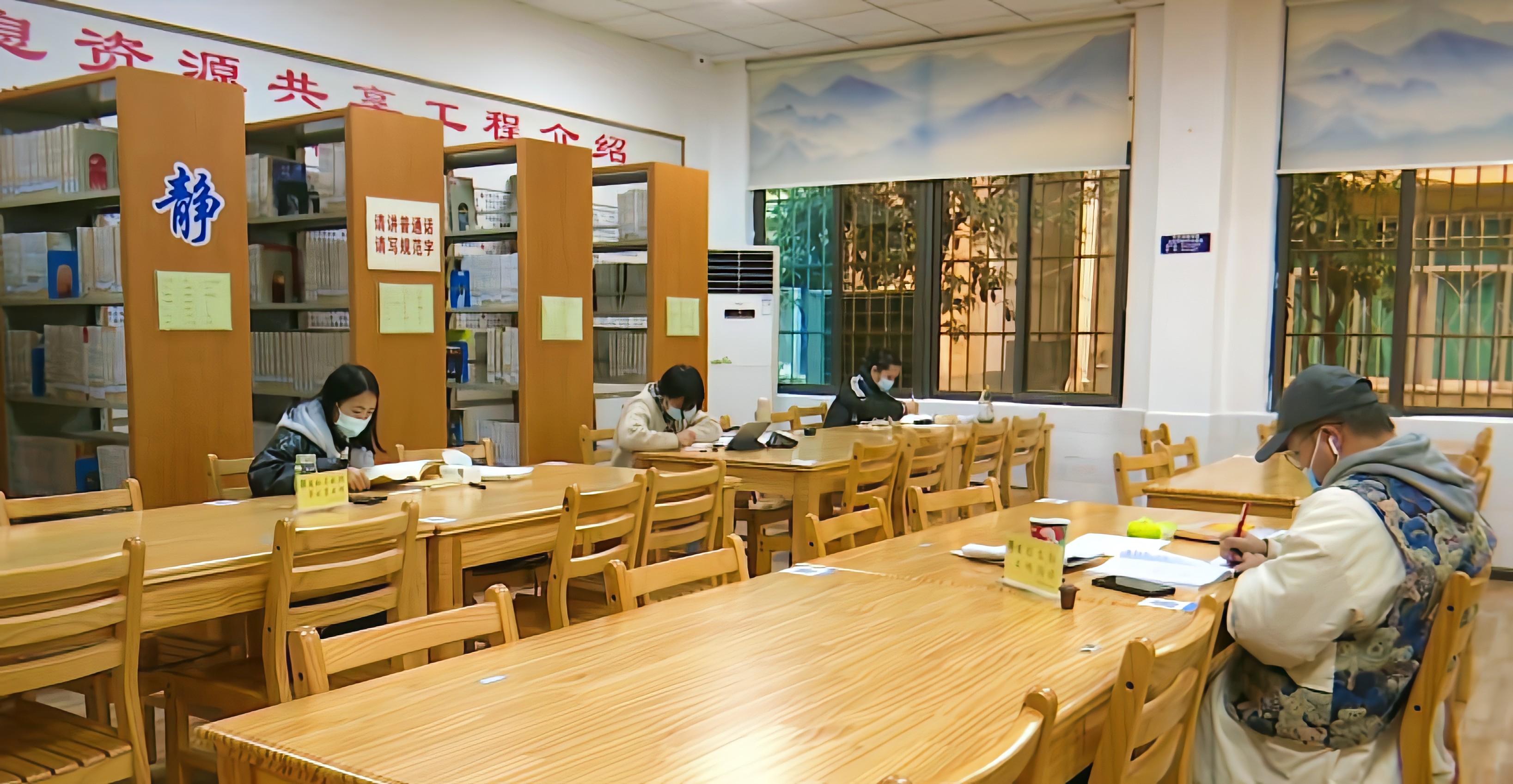 当前所在位置:>首页>新闻>社会>走进市图书馆,只见经过升级后的阅读