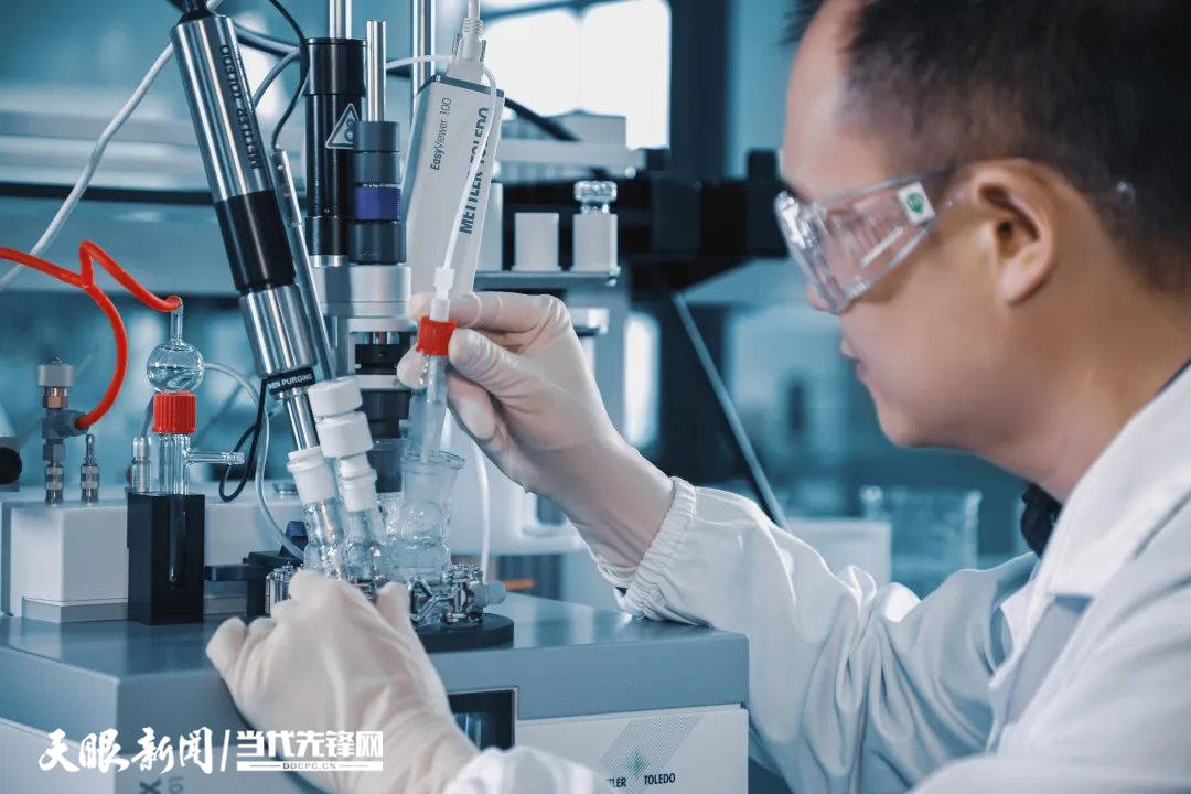 《贵州日报》刊登乾兴平署名文章:坚定信心 勇毅前行 奋力谱写多彩贵州现代化建设新篇章|写在2023年省“两会”召开之际(图18) W020221102357970395906_副本.jpg