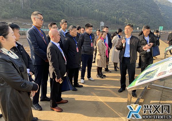 黔西南州蔬菜（菜心）产业招商引资观摩团到义龙新区进行现场观摩 陆全江 段志虎 2月28日，黔西南州蔬菜（菜心）产业招商引资观摩团到义龙新区进行现场观摩，省蔬菜专班、特邀专家、部分市州蔬菜产业发展工作专(图1)