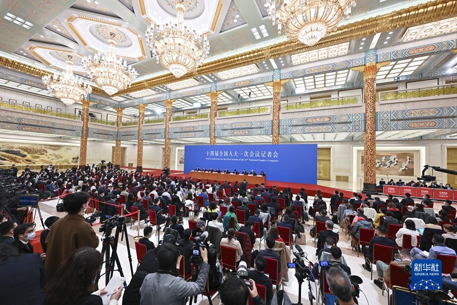 李强总理出席记者会并回答中外记者提问(图4) 李强总理出席记者会并回答中外记者提问(图4)