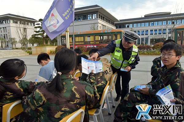 義龍新區：開展“護校安園”行動 用心打造“平安校園”(圖2)