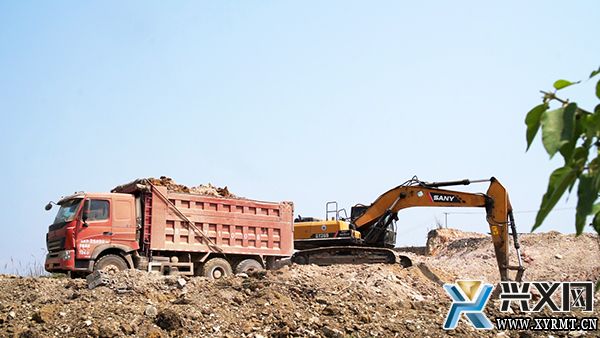 G324义龙新区何家地至安窝公路改扩建工程项目：抢进度赶工期 预计明年6月完工投入使用(图2)