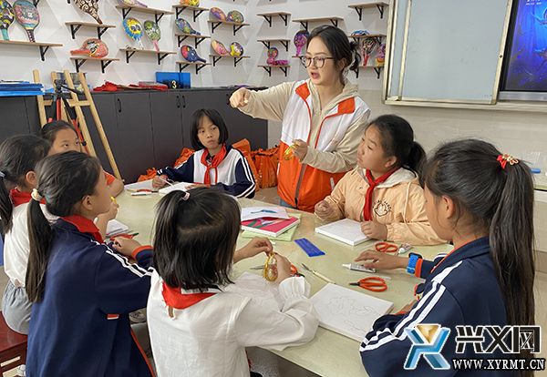 贵州省妇联2023年“关爱留守未成年人”手工教学进校园活动举行(图1)