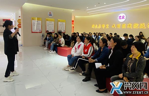 兴义市2023年全国家庭教育宣传周家庭文明建设故事宣讲活动举行(图1)