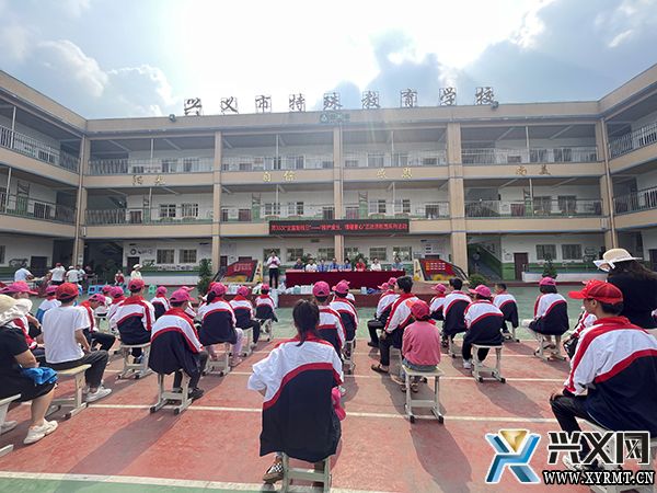 “检护成长·情暖童心”法治进校园活动走进兴义市特殊教育学校(图1)