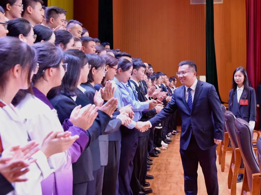 共青团兴义市第九次代表大会开幕(图5)