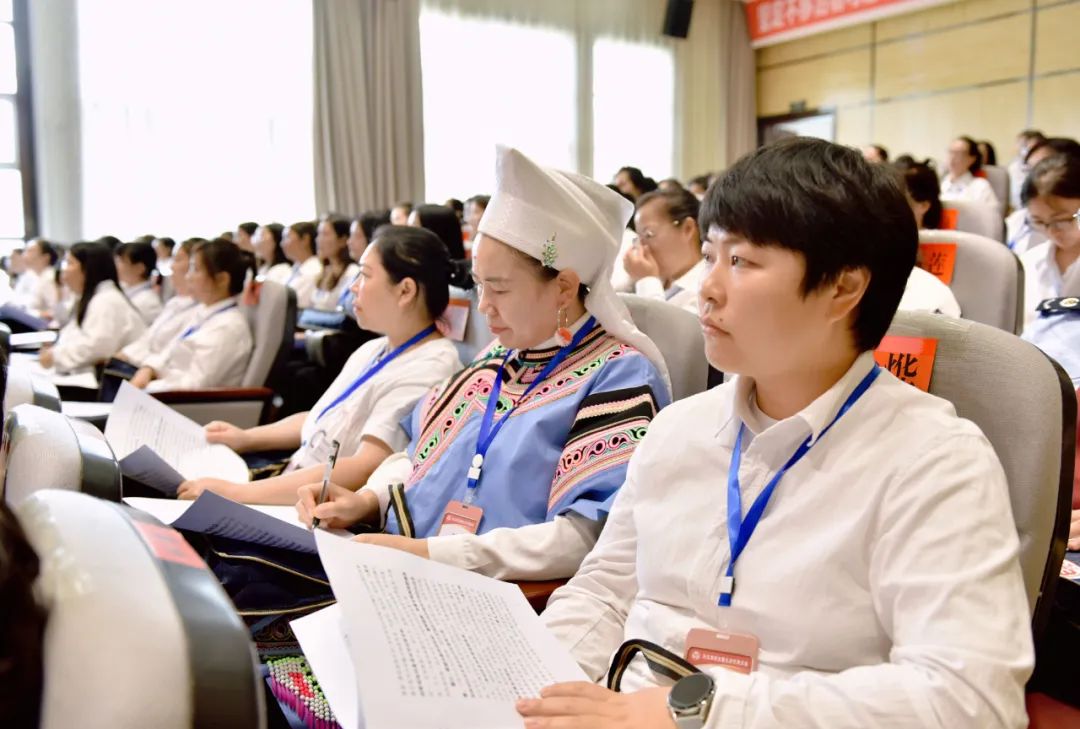 兴义市妇女第九次代表大会开幕(图3)