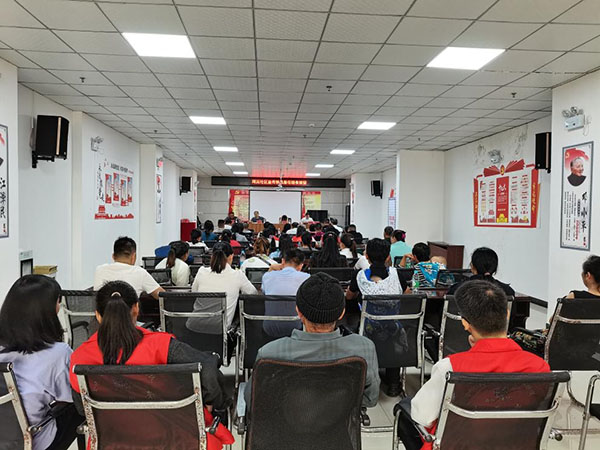 万屯镇阿泥社区运用道德评议会开展移风易俗破除陈规陋习宣传活动(图1)