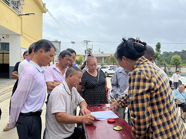 平坝村:集体资产创收益 村民分红笑开颜(图2) 平坝村:集体资产创收益 村民分红笑开颜(图2)