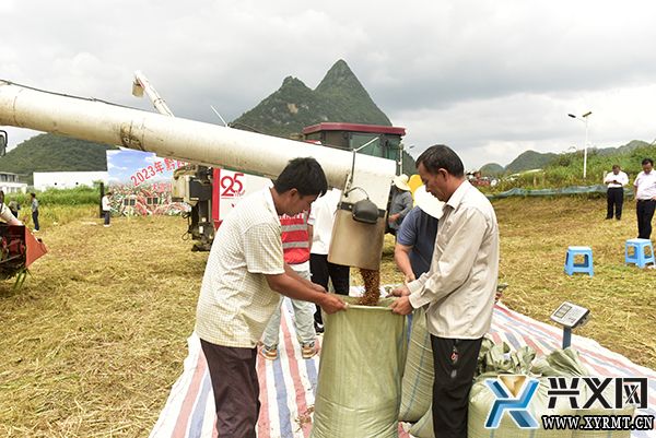 黔西南州举行高粱机收减损大宣传·大培训·大比武活动(图2)