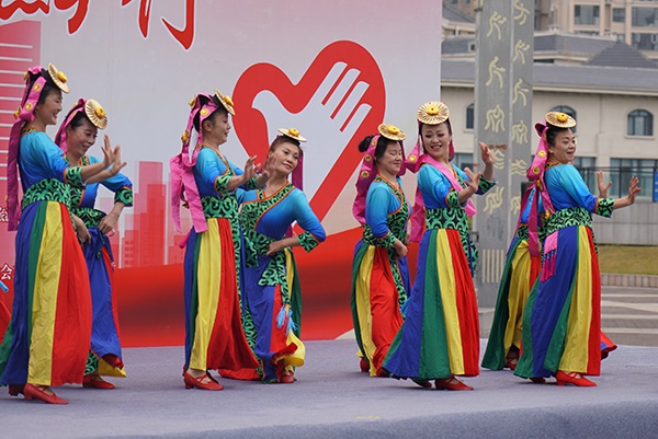 兴义市义龙新区举行2023年“12·5”国际志愿者日志愿服务集中示范活动(图2)