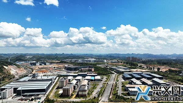 义龙新区工科局：真学实干 靶向施策 以主题教育实效赋能新型工业化高质量发展(图1)